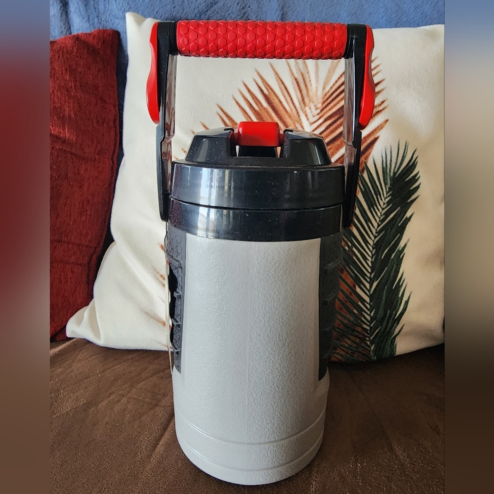 Igloo Gray. Black and Red Portable Insulated Beverage Jug - Picture 4 of 5